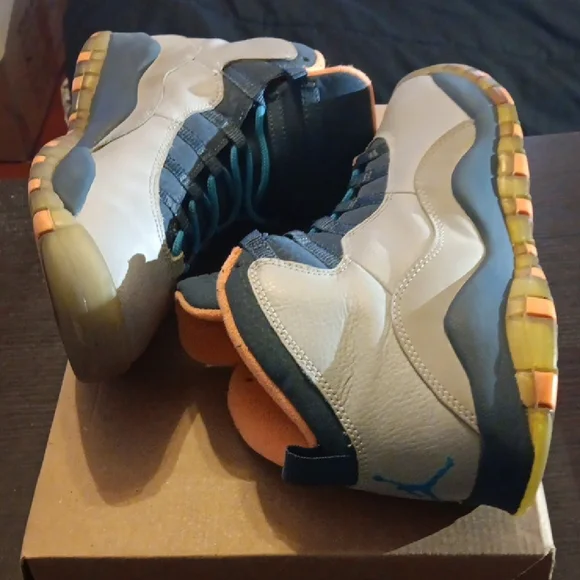 Jordan 10 Retro (2014) Bobcats Mens 6.5Y Womens 8 EUC - Picture 8 of 9